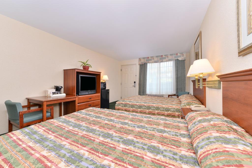 Tower Inn And Suites Of Guilford / Madison Zimmer foto
