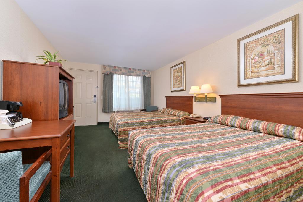 Tower Inn And Suites Of Guilford / Madison Zimmer foto