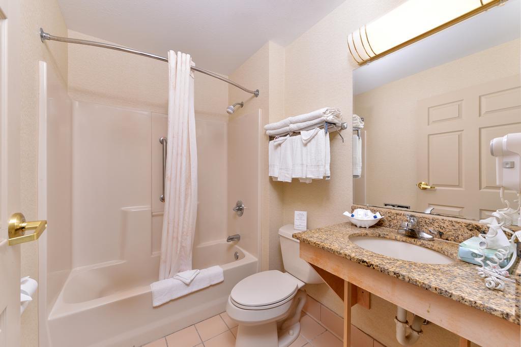 Tower Inn And Suites Of Guilford / Madison Zimmer foto